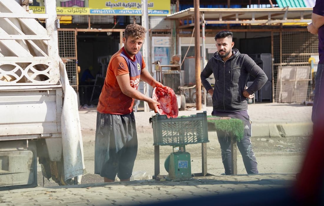 تحطيم أسعار بين باعة السمك والكيلو إلى 6 آلاف.. مدخل بعقوبة مزدحم بـ 50 سيارة