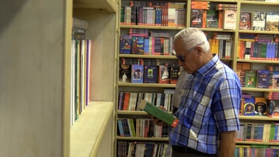 علي حسين يتحدث عن أسرار “يوسف الصائغ” وتاريخ العراق الأكثر مبيعاً في المتنبي