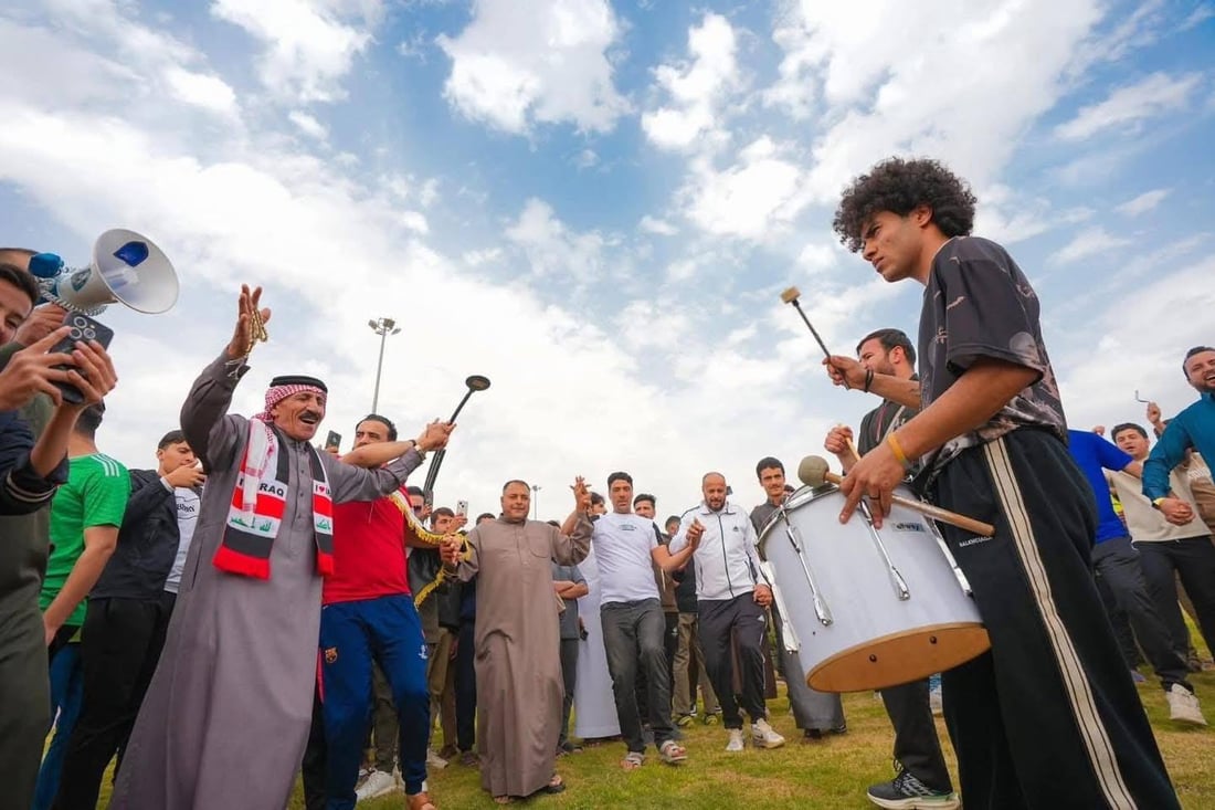 الأعلام العراقية تغطي شوارع الرمادي.. استقبال حافل لأسود الرافدين