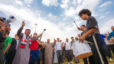 الأعلام العراقية تغطي شوارع الرمادي.. استقبال حافل لأسود الرافدين