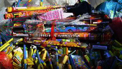 له‌ سه‌یدسادق هه‌ر شوێنكارێك یارییه‌ ئاگرینه‌كان بفرۆشێت سزا ده‌درێت