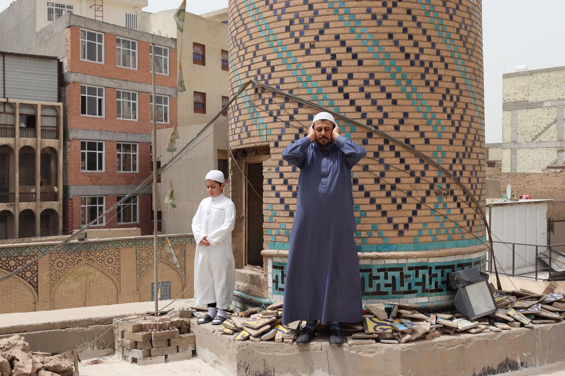 كاميرا 964 تعيد تصوير أرشيف الحيدرخانه.. المؤذن يحاكي لقطة عمرها 90 عاماً (صور)