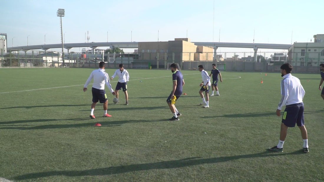 صور: النجم كريم محمد علاوي يطور خبرات المدربين في الحلة والحضور من كل الفرات