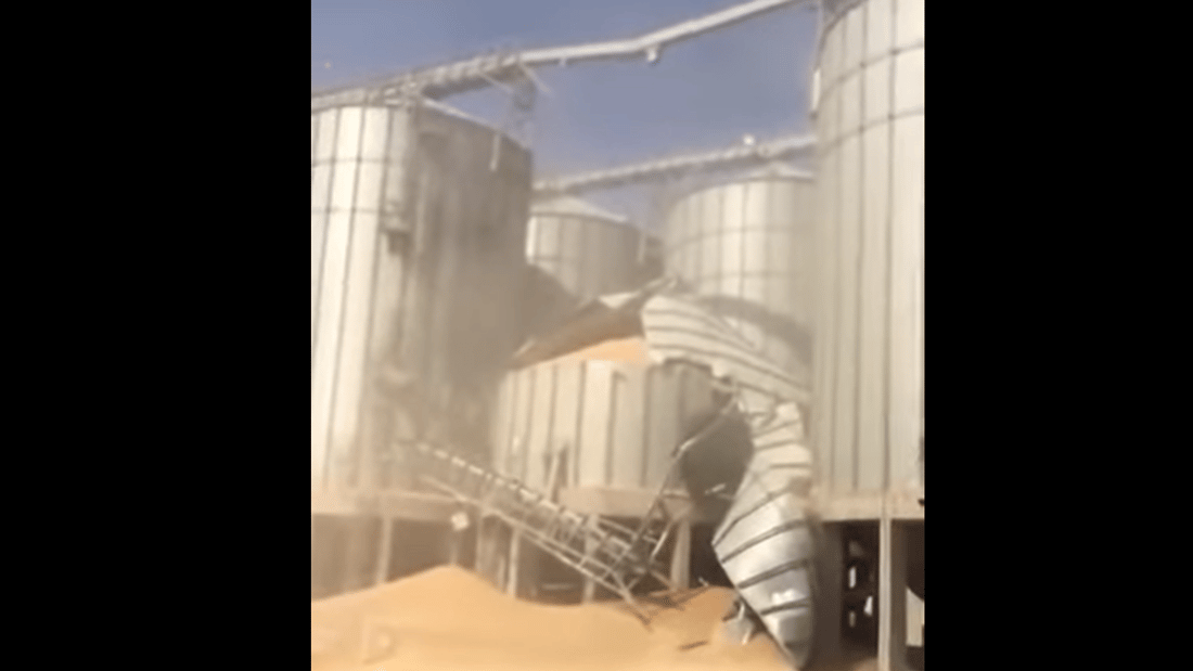 سێ‌ كۆگای گەنم لە زیقاری عێراق داڕمان و هەرەسیان هێنا