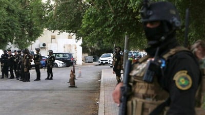 عشريني يقتل والده وعمه بكلاشنكوف ويسلم نفسه لشرطة بابل