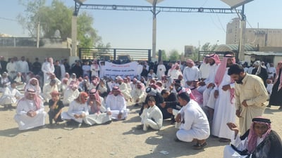 مزارعو المثنى يغلقون سايلو السماوة احتجاجاً على تأخير مستحقاتهم (صور)