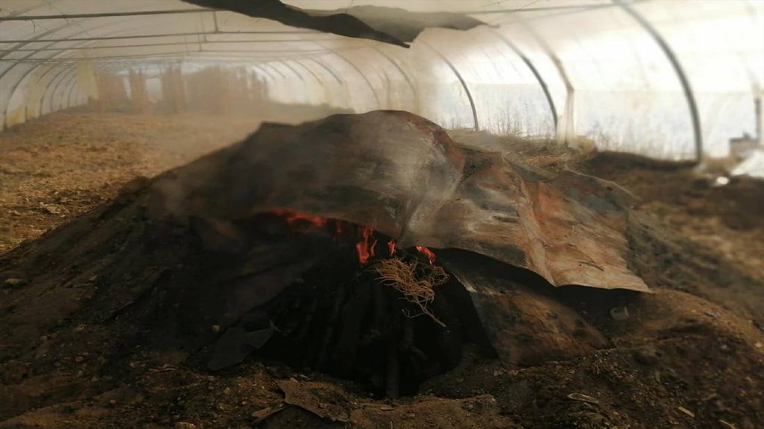 لەناو بەیتی پلاستیکی خەڵوزی دروست دەکرد؛ پێیان زانی