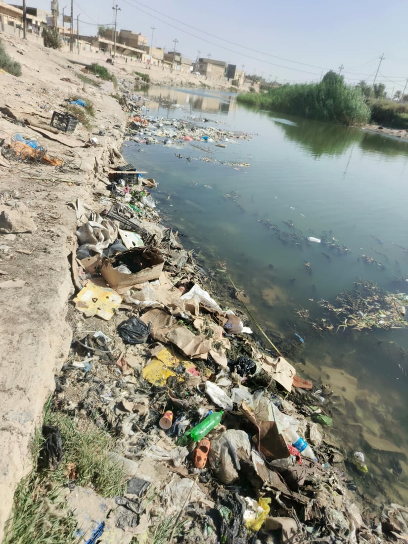جندي نظف شط غماس وحده وعاد مصدوماً بالمشهد.. النفايات غطت المكان مجدداً (صور)
