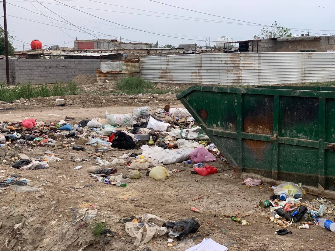 أبو غريب: مخلفات المجاري تحاصر أطفال “السكلات”.. والحلّ في “بوري 8 إنج” (صور)
