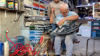 من أمهر صنّاع النجف.. المياحي ترك شهادته الطبية واستمر ...