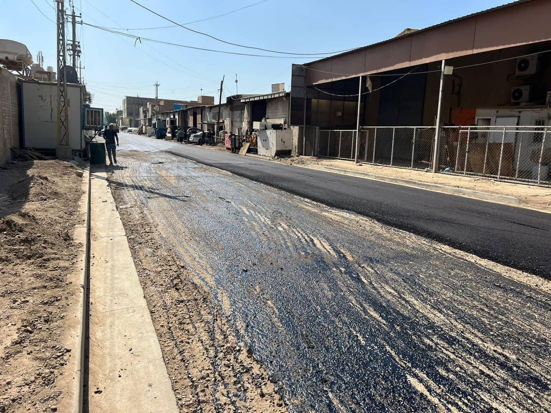 صور: التبليط يصل إلى شارع مجمع “المشن” بعد 6 أشهر من الانتظار