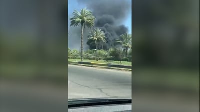 فيديو: حريق غامض في ثكنة عسكرية على طريق مطار بغداد الدولي
