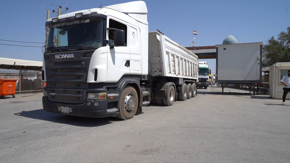 صور: إحصائية أسبوعية لحركة المسافرين والشاحنات عبر منفذ الشلامجة الحدودي مع إيران