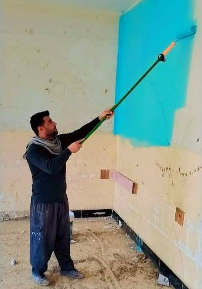 محاضرون بلا أجور يتكفلون بإعادة ترميم مدرسة طوعياً في الوركاء