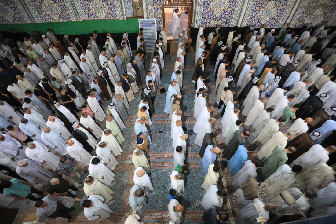 صور من صلاة العيد في مزار الإمام القاسم جنوب الحلة