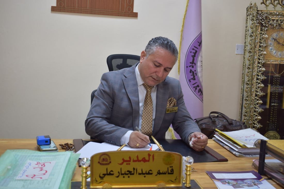 بلد تمنع الذكور من تعليم الإناث وتحظر حفلات التخرج وأعياد الميلاد والسفرات