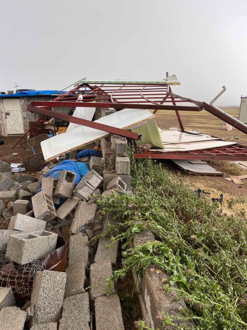 باران و رەشەبا قوتابخانەیەكیان رووخاند