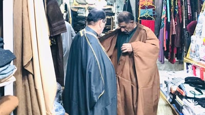 Surge in demand for winter abayas in Basra’s Al-Mukhayyam market