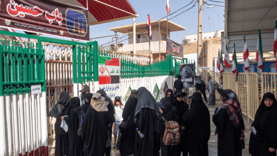 تشييع خامنئي.. السيارات الإيرانية تتدفق عبر الحدود إلى النجف