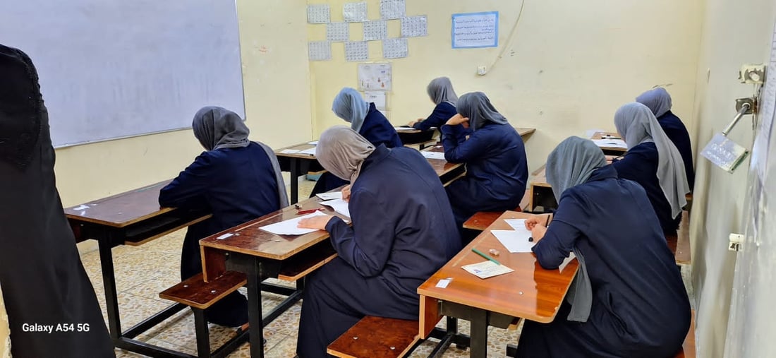 العدل تعلن إجراء الامتحانات النهائية للنزلاء المشمولين ببرنامج التعليم (صور)