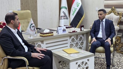 محافظ النجف زار مكتب الحشد ووجه بتخصيص قطع أراض لعوائل الشهداء والجرحى
