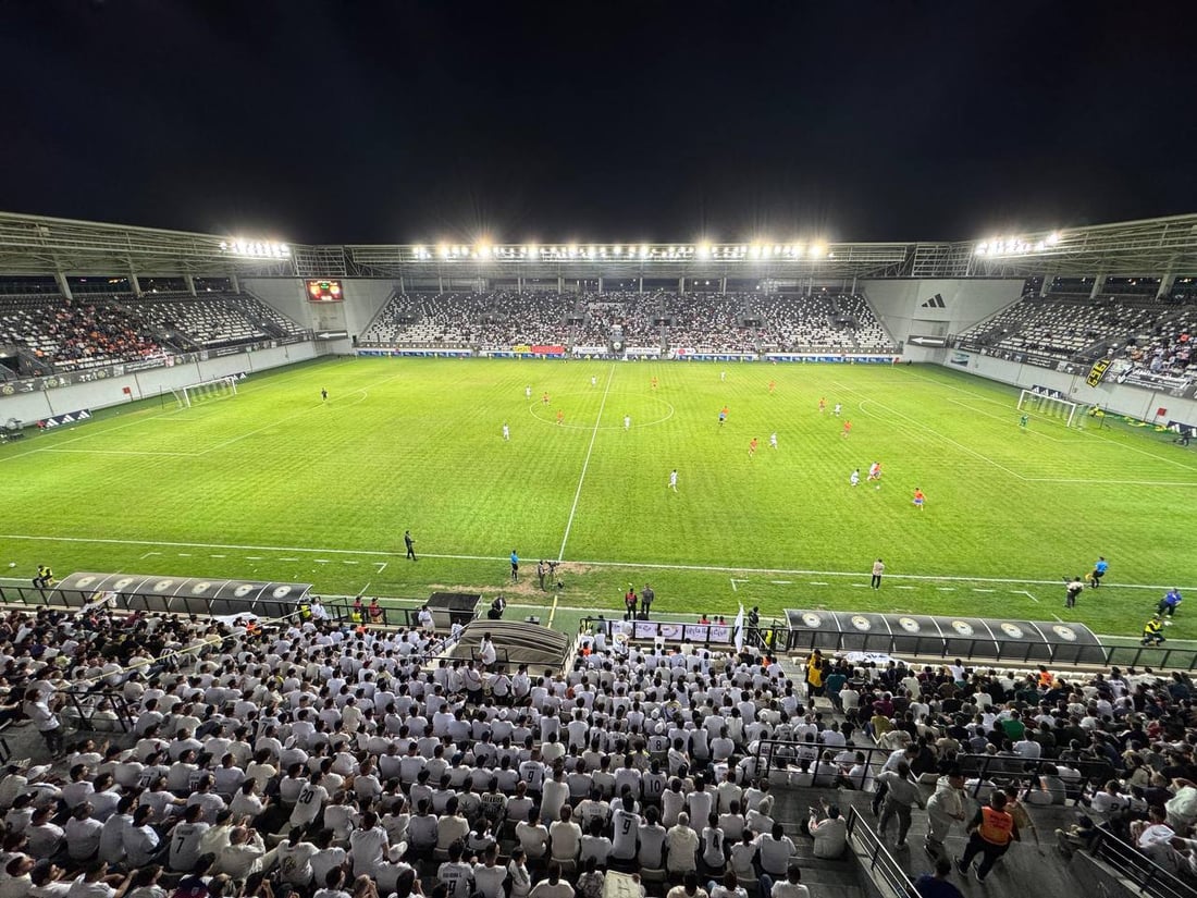 صور: الحلبوسي من مدرجات الزوراء يتابع فريقه البرتقالي ضمن دوري النجوم