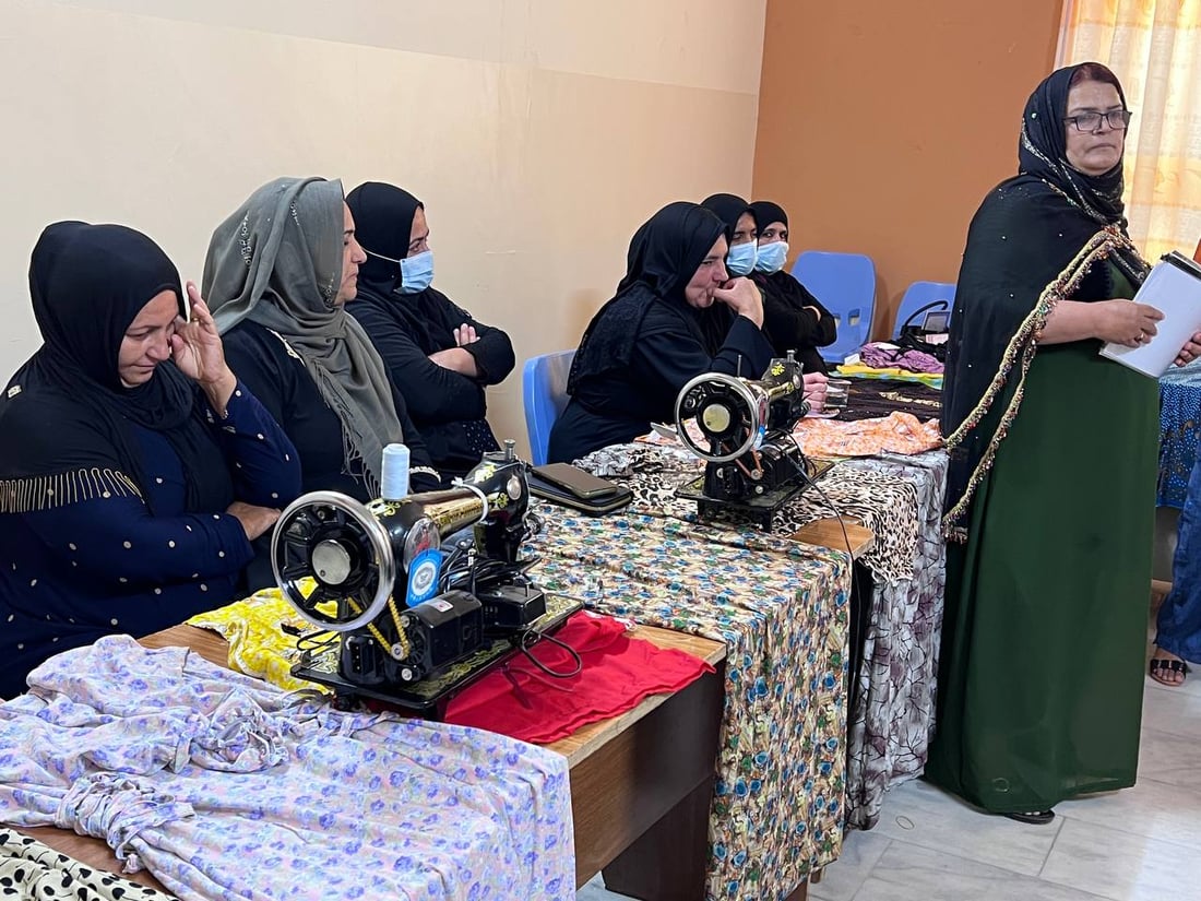 دورة بأمهر المدربات.. 33 امرأة في داقوق جاهزات لافتتاح مشاريع الخياطة (صور)