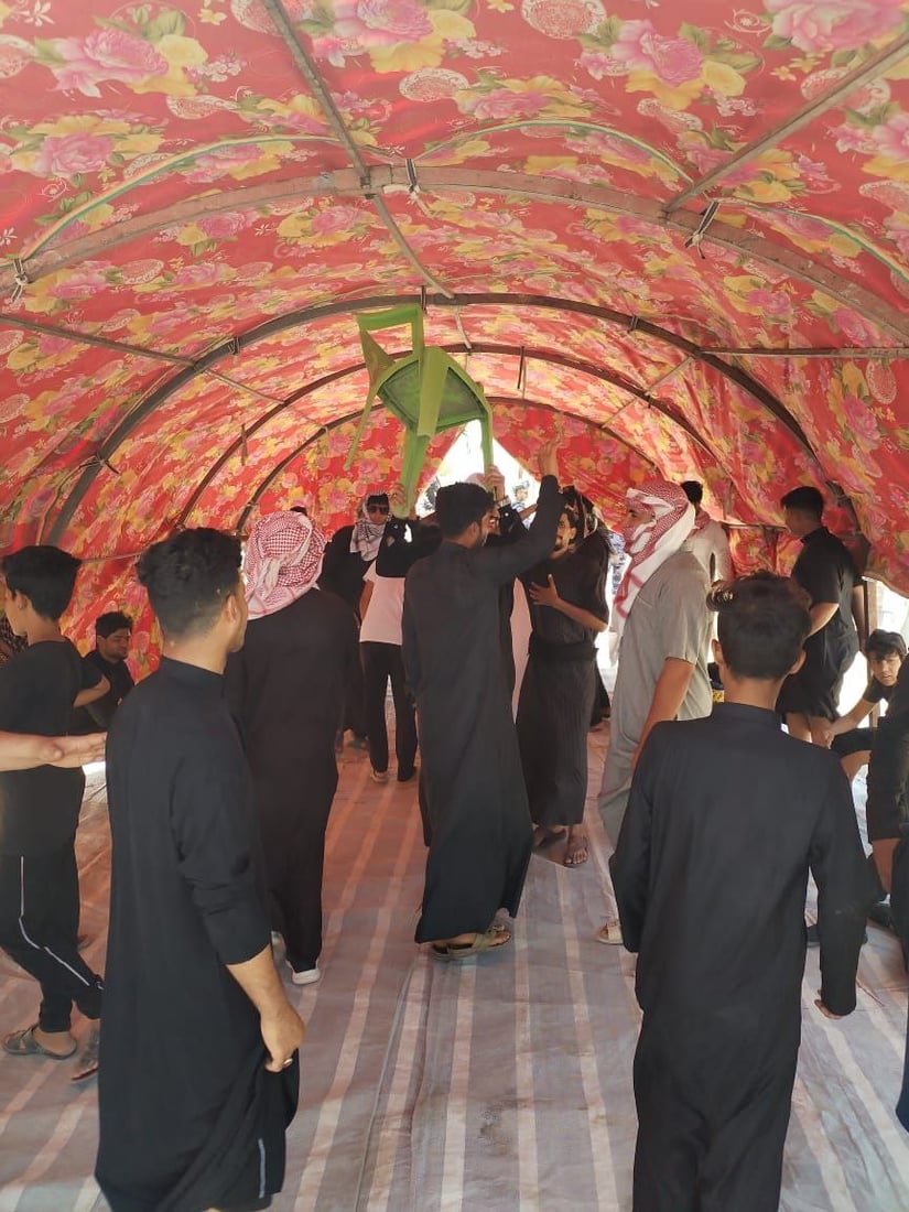 أهالي السوير نصبوا الخيم أمام مبنى الكهرباء.. اعتصام مفتوح حتى إقالة المدير (صور)