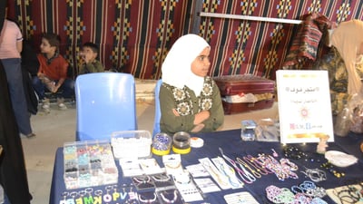 صور: حتى الصغيرة “فوف” تأتي للبيع هنا.. ليالي بغداد جعلت المتنبي باحة رمضانية