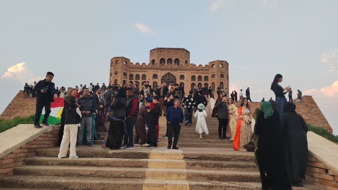 خێزانێکی گەرمیانی ئەگەر باران بهێڵێت خۆیان بۆ سەیران ئامادەکردووە