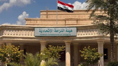 انتحل صفة محقق في النزاهة وابتز دوائر حكومية.. ضبط محتال ديالى متلبساً