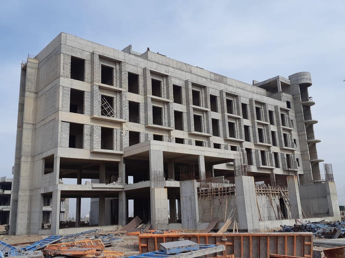 صور من ملعب صلاح الدين الأولمبي.. نسبة الإنجاز وصلت أكثر من 50%