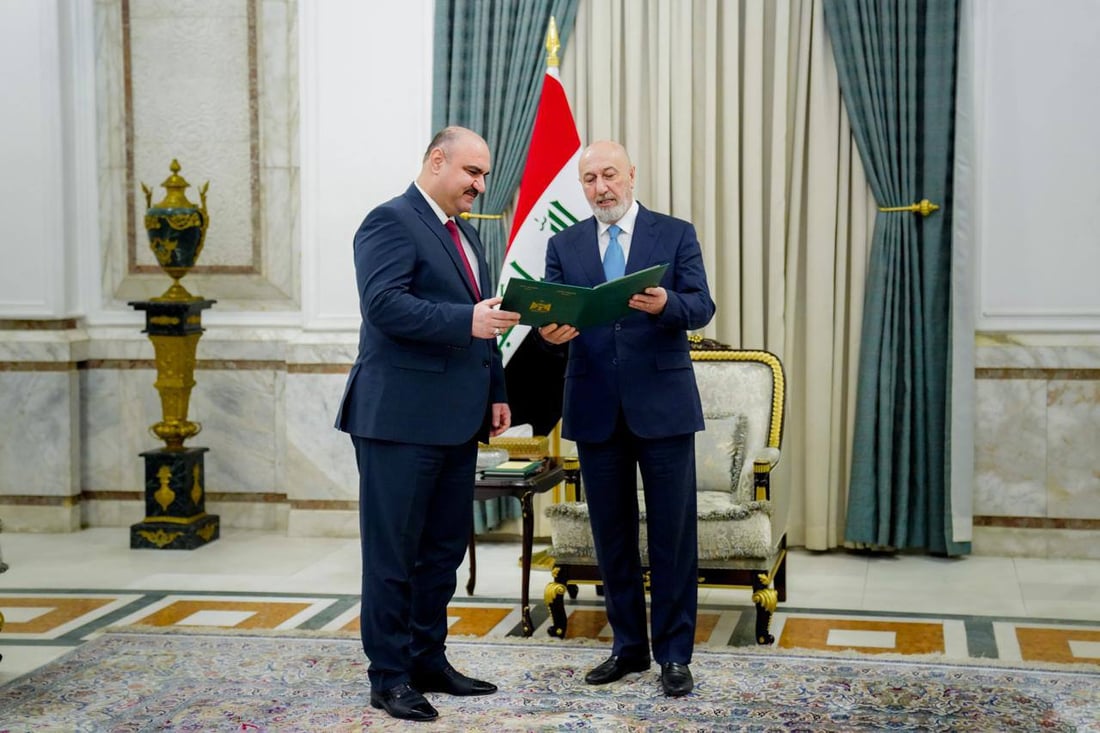 رئيس الجمهورية يسلم محمد سمعان مرسوم تعيينه محافظاً لكركوك