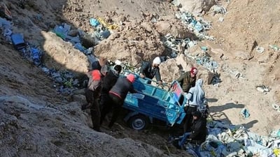 بالصور: ستوتة تهوي في نفق متروك على الطريق الحولي بكربلاء
