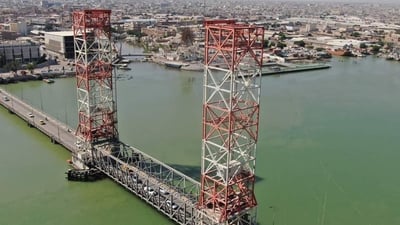 سفن العراق تنتشر 5 ساعات في شط العرب وإغلاق جسر العشار العائم