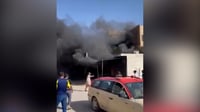 فيديو: حريق يلتهم محالاً تجارية في منطقة التحرير وسط بع...