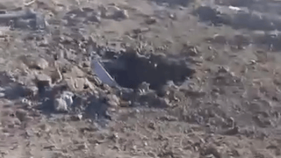 شاهد: بقايا مسيرة تحطمت فوق حقل مجنون النفطي في البصرة