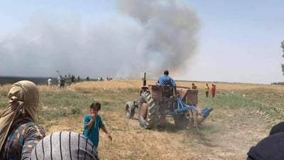 رياح شديدة تصعب مهمة الدفاع المدني.. حريق مجهول يلتهم حقل حنطة في المقدادية