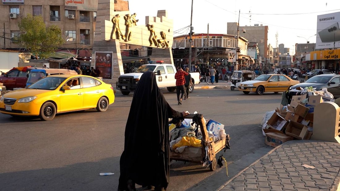 من يرضي “أم زعلان”؟.. مسنة في الكوت تعمل من الفجر إلى المغرب مقابل 5 آلاف دينار