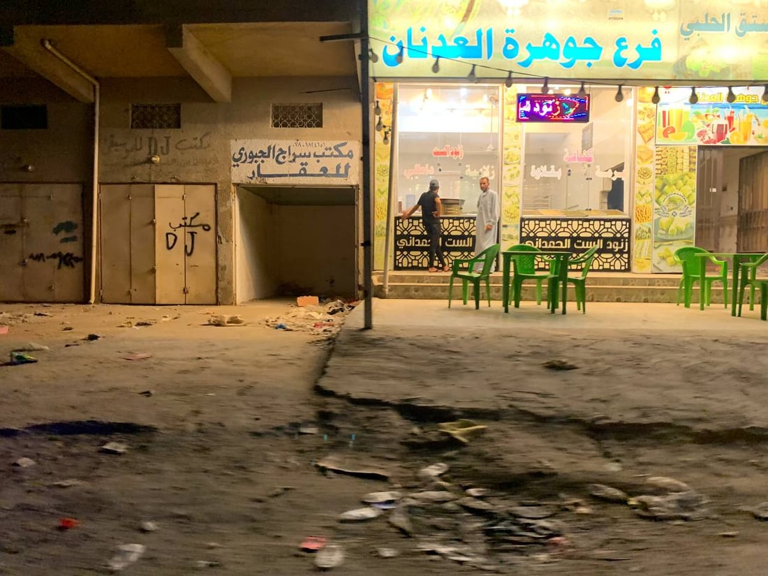 أبو غريب: شارع السكلات مظلم وأصحاب المحال ينتظرون الإنارة منذ 3 أشهر (صور)