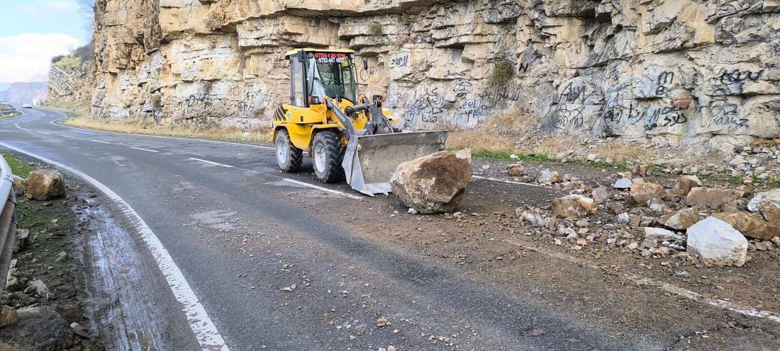 بەشێک لە شاخی سەر رێگای بێخاڵ داڕما