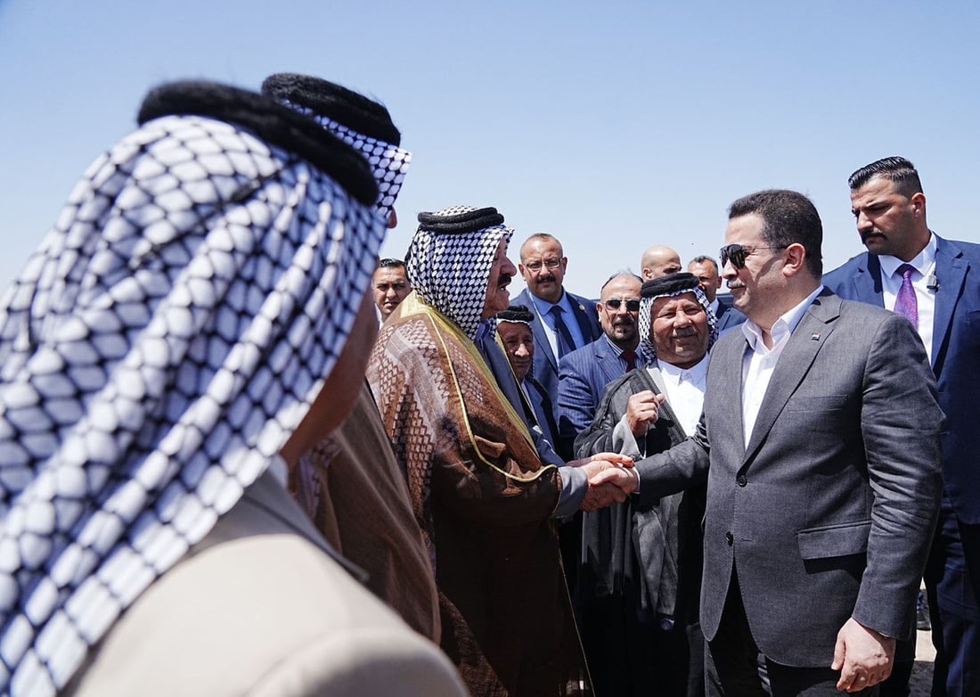 صور: السوداني يتفحص السنابل ويراقب الحصاد في إحدى مزارع واسط