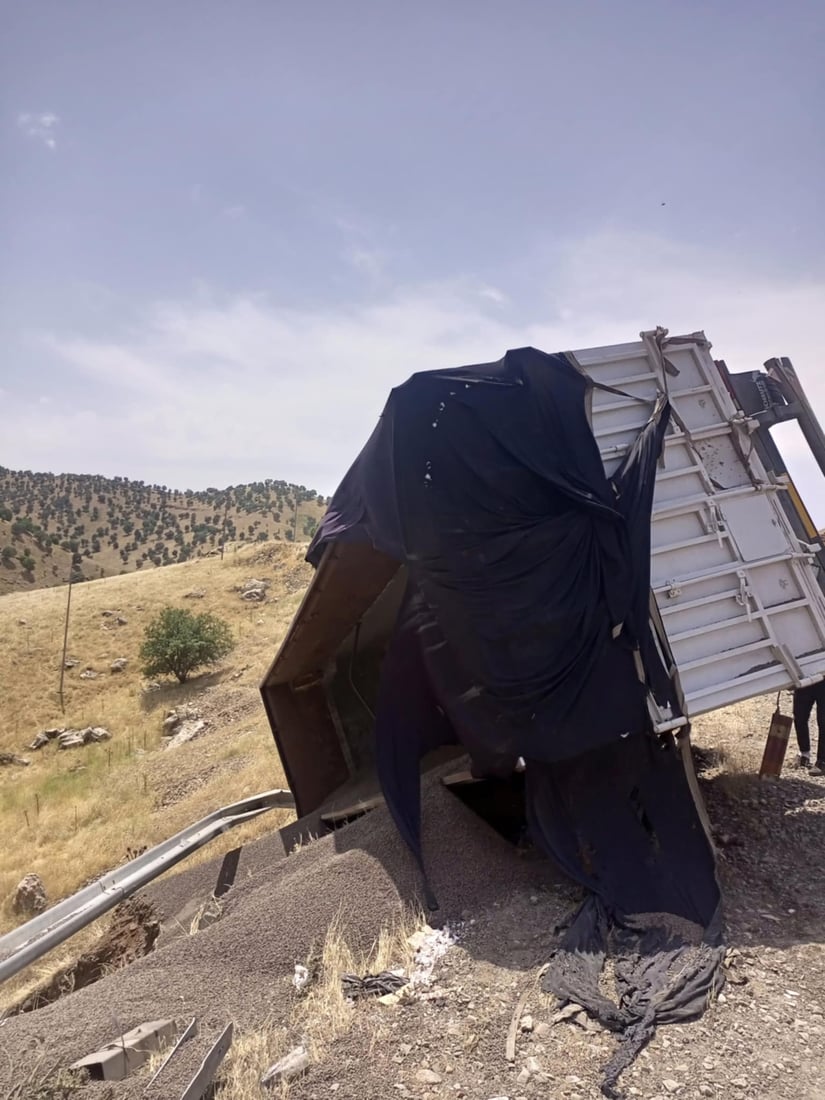 بارهەڵگرێک وەرگەڕا و شۆفێرەکەی گیانی لەدەست دا