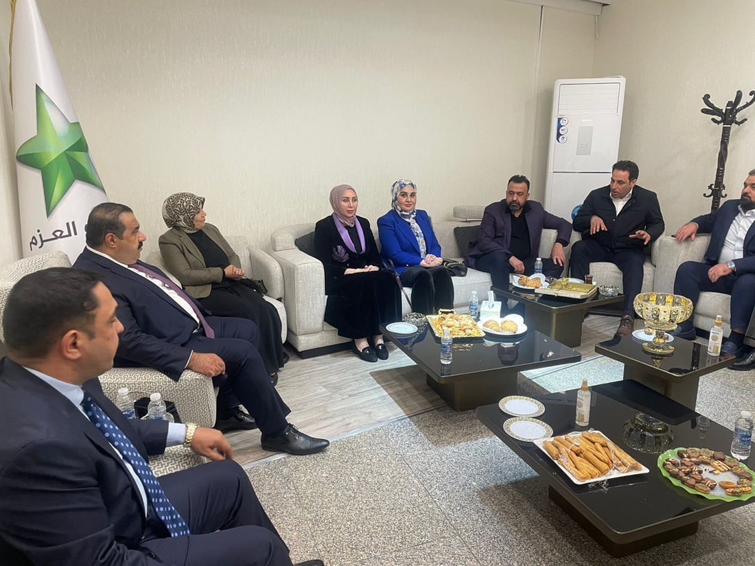 صور: قادة تقدم وعزم يأكلون كعك أبو الدهن بانتظار نصف ساعة لا تنتهي!
