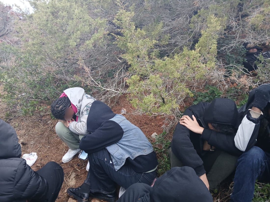 26 کۆچبەر لە دورگەیەکی دوورەدەستی یۆنان گیریان خواردووە