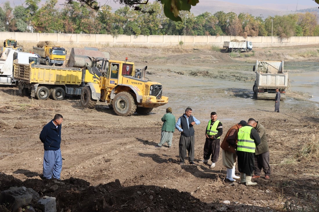 زیاتر 100 گەڵابە پاشماوە لە سەرچاوەی ئاوی بێستانسوور فڕێدرا