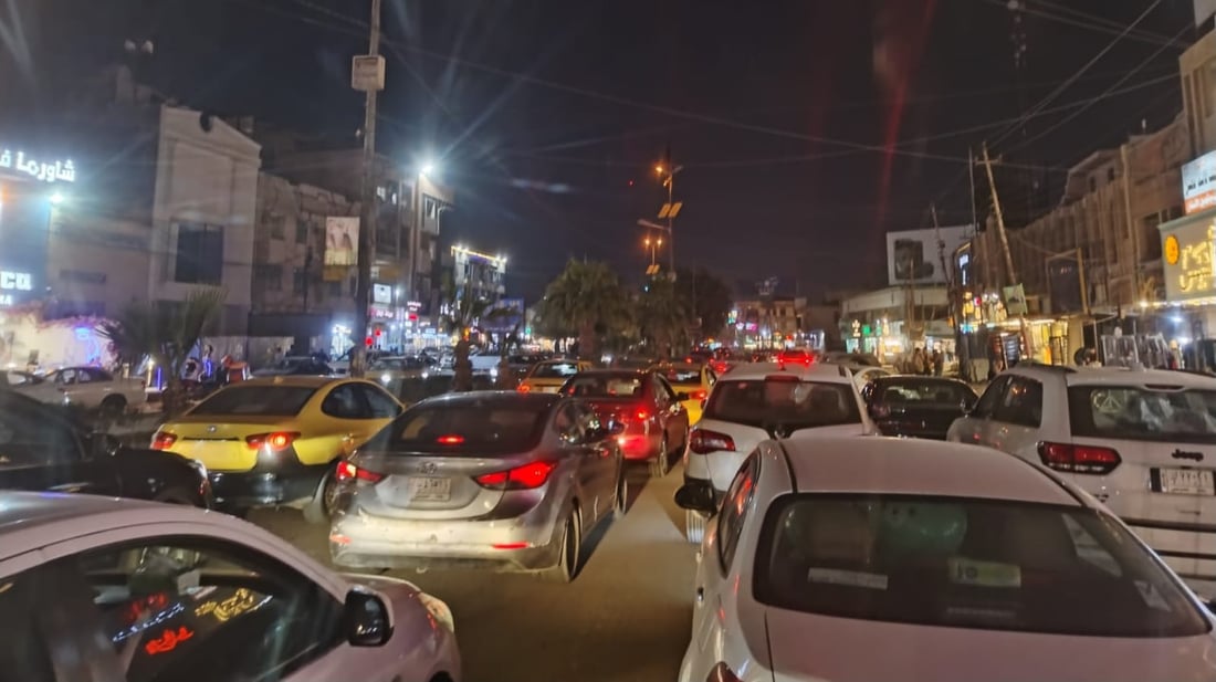 ما الحل لازدحام الشارع التجاري في السيدية.. تقليص الرصيف المبالغ بمساحته؟