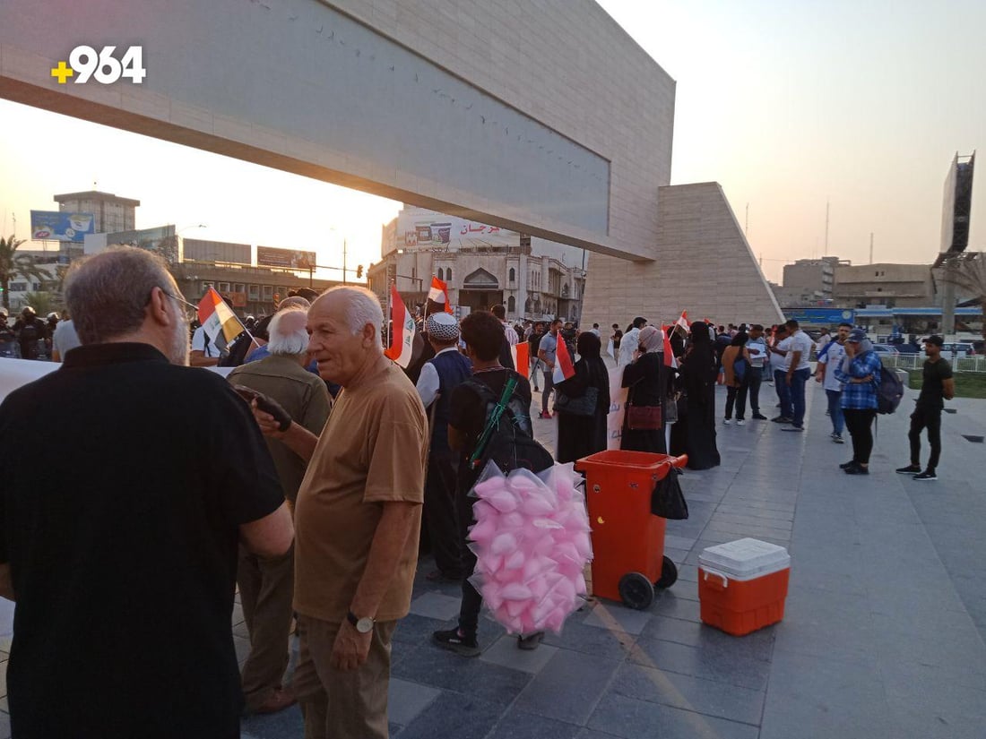 عوائل المغيبين تريد حلاً “من الله والسوداني” خلال وقفة ساحة التحرير (فيديو)