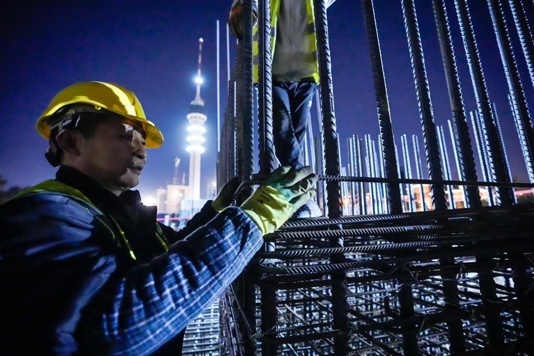 صور: السوداني في جولة ليلية لتفقد مشروع تطوير ساحة النسور