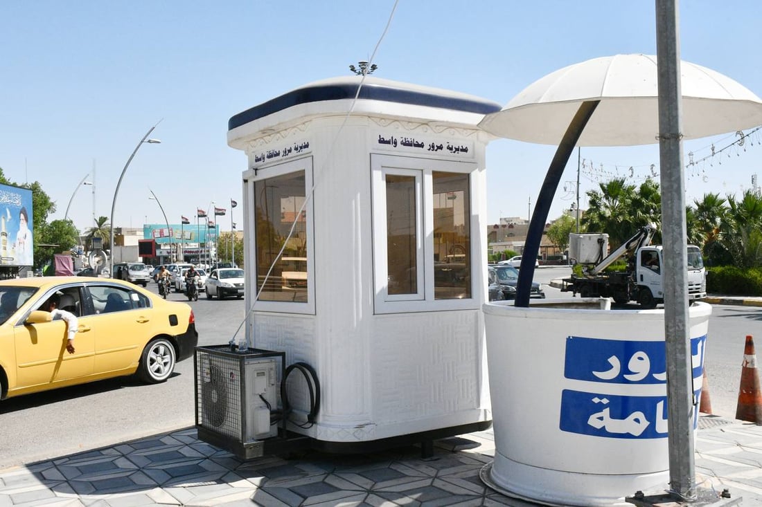 صور: نصب كرفانات مكيفة في تقاطعات واسط.. رجال المرور لن يقفوا تحت لهيب الشمس